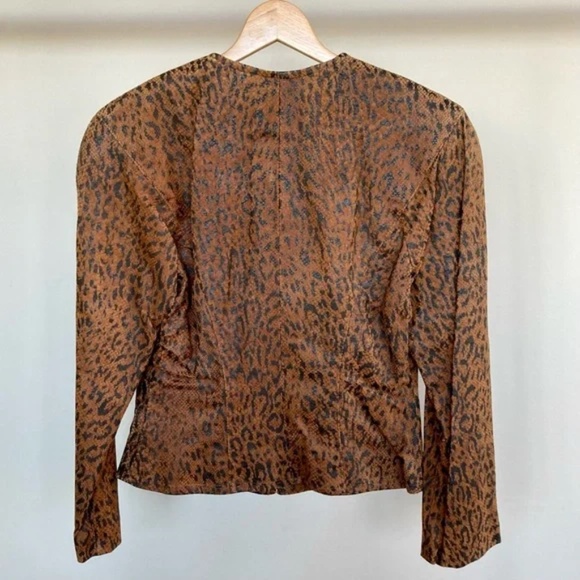 Danier genuine leather leopard print jacket. 🤎 - Picture 4 of 8
